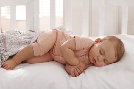 Pupa sucha całą noc, czyli jakie pieluchy na noc sprawdzą się najlepiej?
